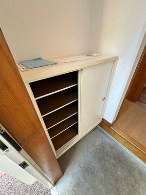 【玄関】 | グリーンバレー王禅寺A | シューズボックス付きで玄関すっきり片付きます！上に写真やかわいい小物を置けるので、玄関を華やかに飾れますね♪