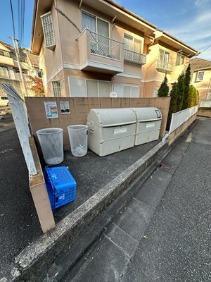 【その他共用部分】 | グリーンバレー王禅寺A | 敷地内ごみ置き場でごみ出しもらくらく～♪忙しい社会人さんや主婦さんにもうってつけ！
