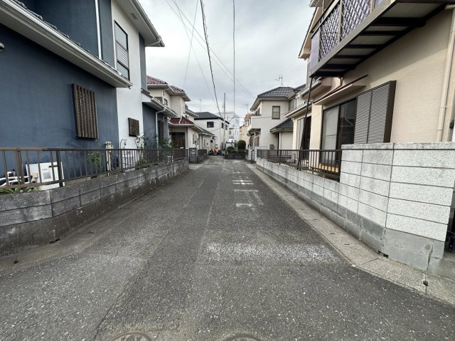 平塚市唐ケ原　オール電化住宅の前面道路含む現地写真