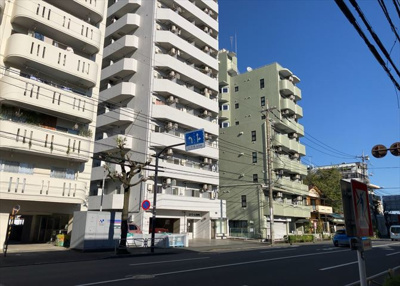 【外観】 | エトワール明神町 | マンションの外観は非常に重要なポイントです！外観の善し悪しは資産価値に大きな影響を与えます。外観のいいマンションを購入することで、高値で売却がしやすく、買い手が見つかりやすいというメリットがあります。
