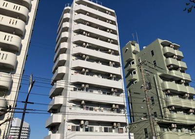 【現況写真】 | エトワール明神町 | 眺望の良さを楽しめるダイニングキッチンで家族団らんの時間を過ごしてはいかがでしょうか。バルコニーから見える景色を家族で眺める時間は、時間が経つのを忘れてしまいそうですね。是非、現地を見に行きましょう！