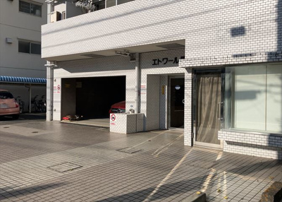 【構造・工法・仕様】 | エトワール明神町 | ＲＣ造、Reinforced Concreteは直訳すると補強されたコンクリートです。主に柱や梁・床・壁が鉄筋とコンクリートで構成おり、鉄筋を組んだ型枠にコンクリートを流し込んで固めたものを指します。