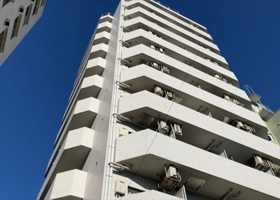 【構造・工法・仕様】 | エトワール明神町 | ＳＲＣ造は強度や耐震性の面でもRC造と比べて優れています。そのため、10階建以上の高層または超高層マンションなどの建築にも多く採用されています。柱や梁などのサイズが小さくても高い耐震性を確保できます。