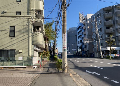 【展望】 | エトワール明神町 | 眺望の良さを楽しめるダイニングキッチンで家族団らんの時間を過ごしてはいかがでしょうか。バルコニーから見える景色を家族で眺める時間は、時間が経つのを忘れてしまいそうですね。是非、現地を見に行きましょう！