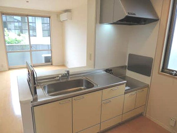 菊池郡菊陽町大字津久礼のアパートのキッチン