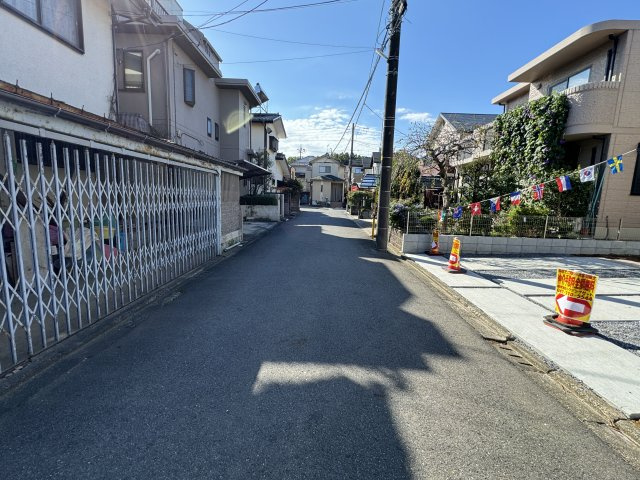 柏市南逆井６丁目新築戸建【逆井小学校：10分】の前面道路含む現地写真|南東側前面道路