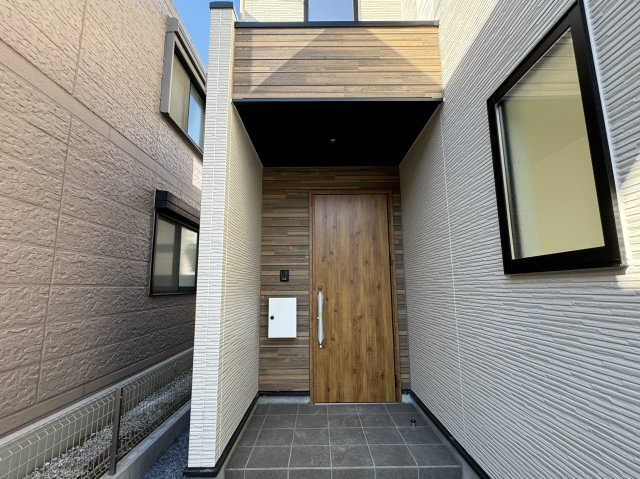 柏市南逆井６丁目新築戸建【逆井小学校：10分】のエントランス|エントランス・玄関ポーチ