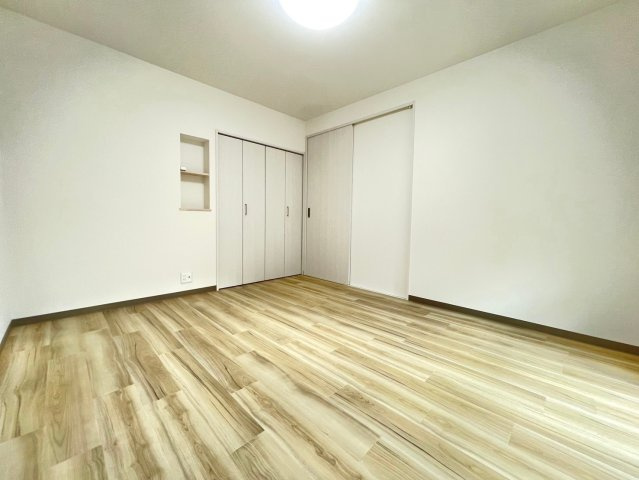 南円明寺ヶ丘団地15棟　1階の洋室