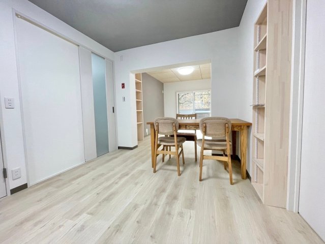 南円明寺ヶ丘団地15棟　1階の居間・リビング