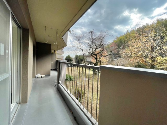 南円明寺ヶ丘団地15棟　1階のバルコニー