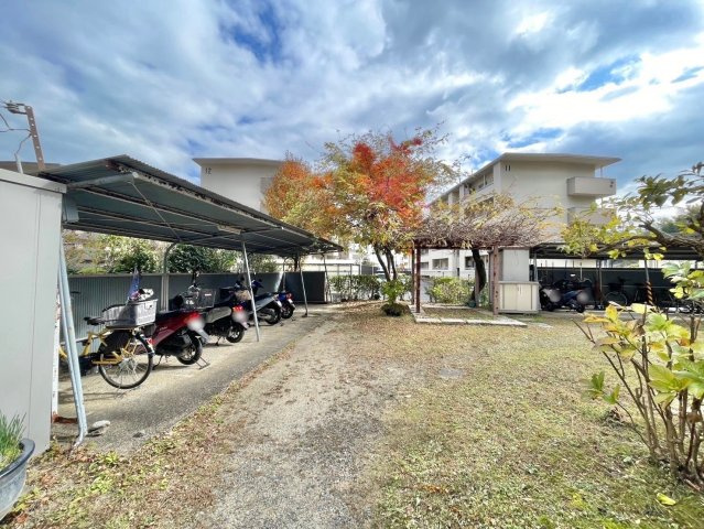 南円明寺ヶ丘団地15棟　1階の駐輪場