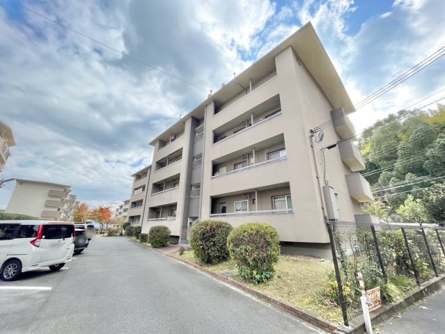 南円明寺ヶ丘団地15棟　1階の外観