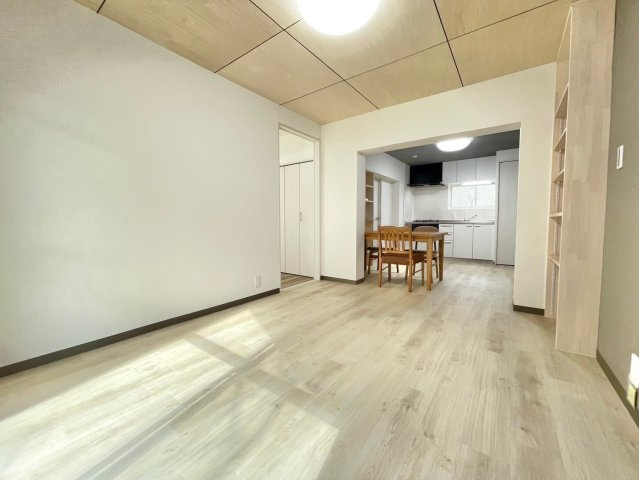 南円明寺ヶ丘団地15棟　1階の居間・リビング