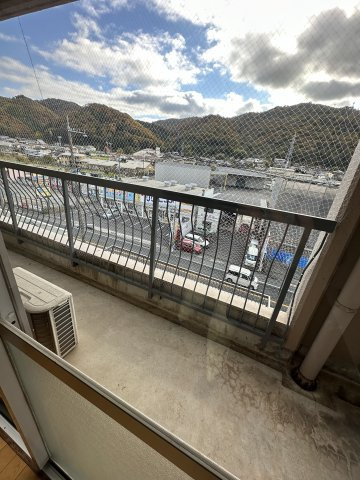 津山市昭和町　売ビルのバルコニー