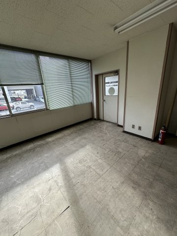 津山市昭和町　売ビルの内装|1Fテナント跡