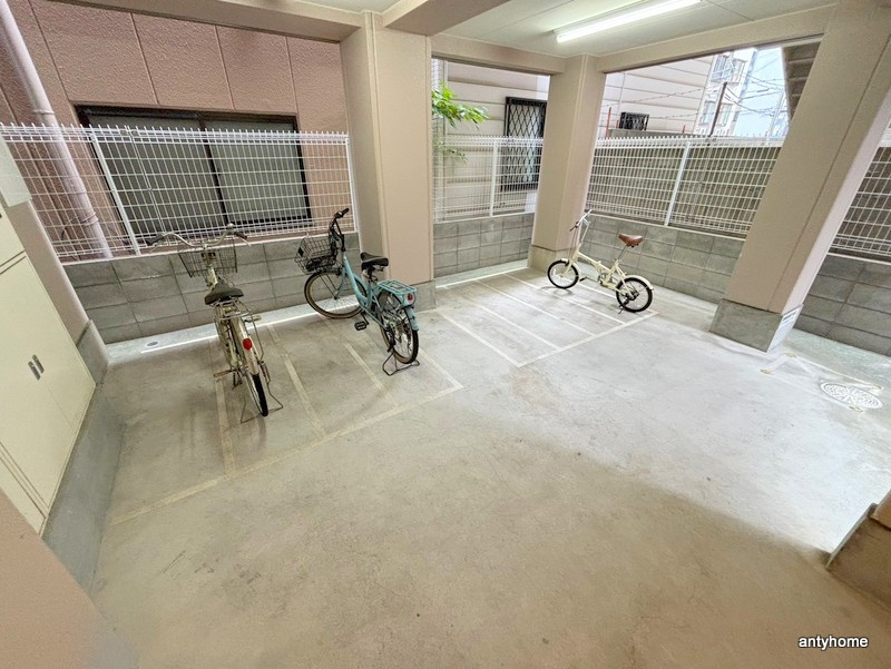 ルミエール新大阪　仲介手数料無料の駐車場