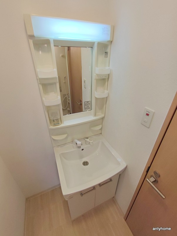 ルミエール新大阪　仲介手数料無料の洗面所