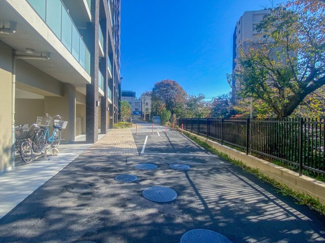 【その他共用部分】 | 建物前にはゆとりある空地を設けた外構