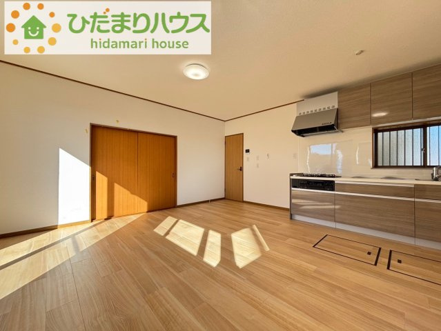 寄居町用土　中古一戸建ての居間・リビング