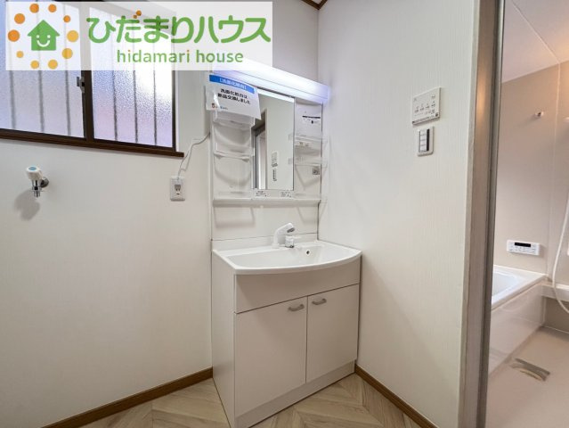 寄居町用土　中古一戸建ての独立洗面台