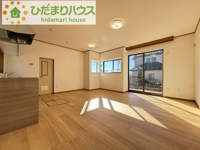 寄居町用土　中古一戸建ての居間・リビング