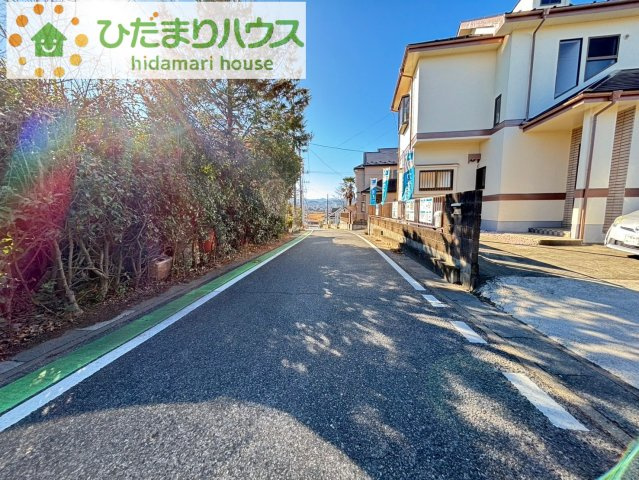寄居町用土　中古一戸建ての前面道路含む現地写真