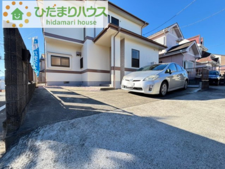 寄居町用土　中古一戸建ての駐車場