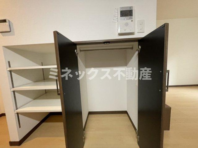 【玄関】 | クロスワイズ中西町 | 同タイプのお部屋の写真、現況を優先します。