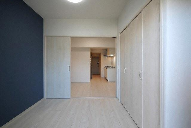 ライブガーデン江坂IXの洋室