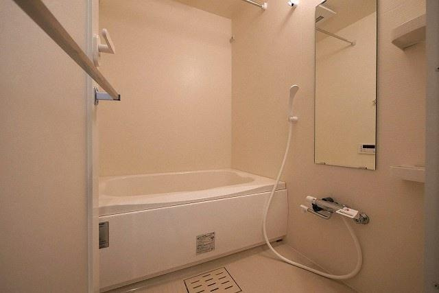 ライブガーデン江坂IXの浴室