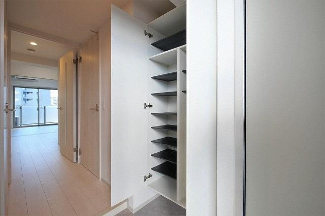 ライブガーデン江坂IXの収納