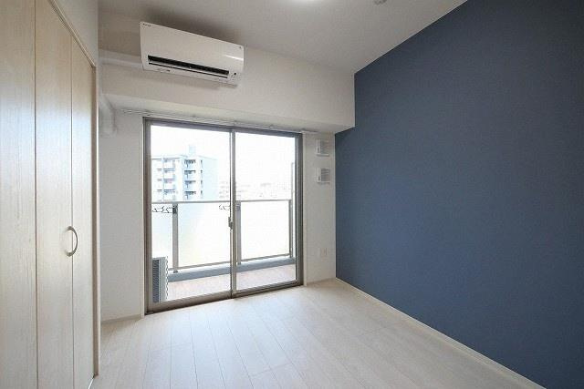 ライブガーデン江坂IXの洋室