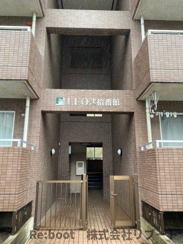 LEO弐拾番館のエントランス