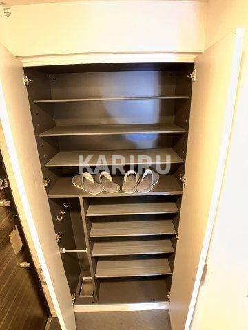 プレサンス堺筋本町駅前の収納