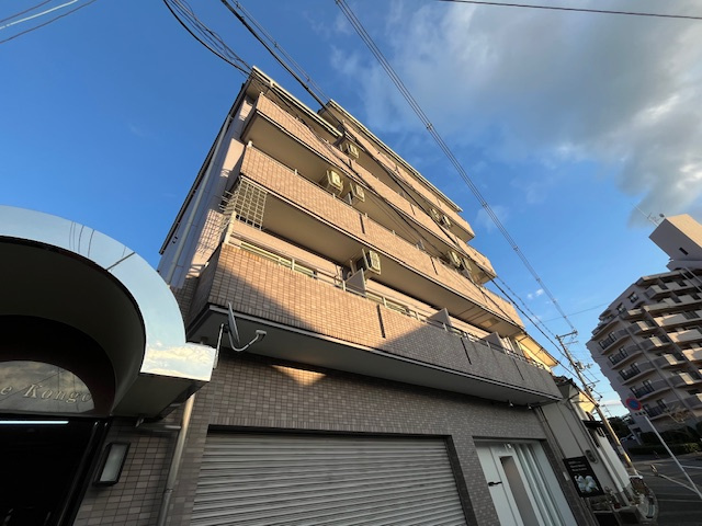 アーバンドゥ金剛の外観