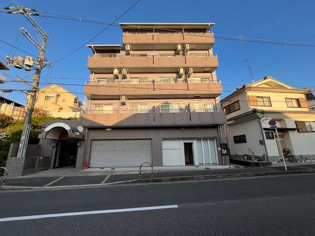アーバンドゥ金剛の外観