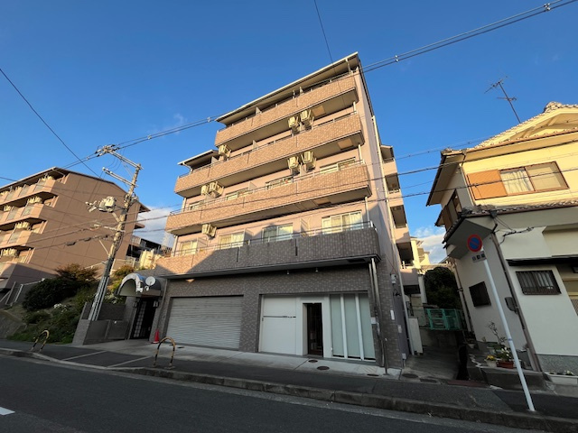 アーバンドゥ金剛の外観
