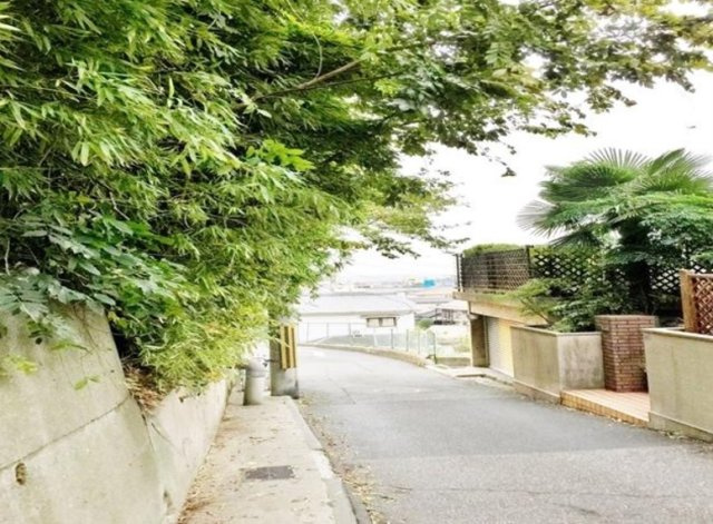 塩屋町３丁目　土地の前面道路含む現地写真