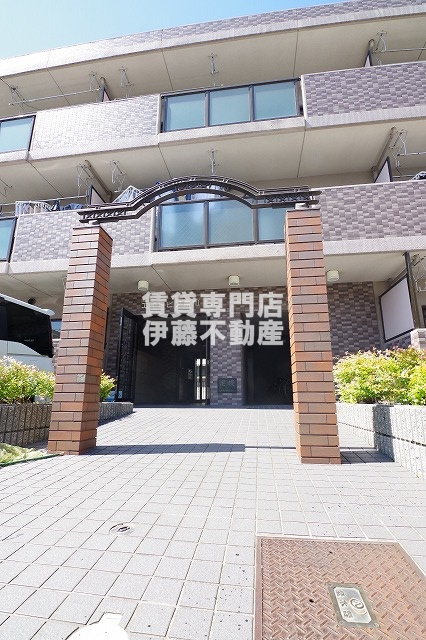 エイトピア黒川のエントランス