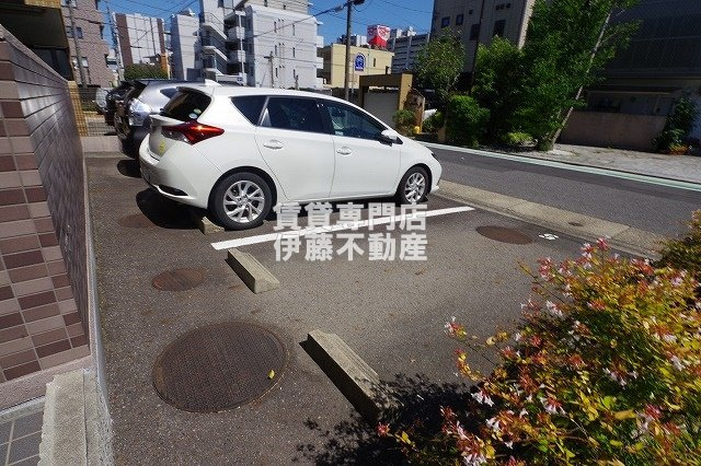 エイトピア黒川の駐車場