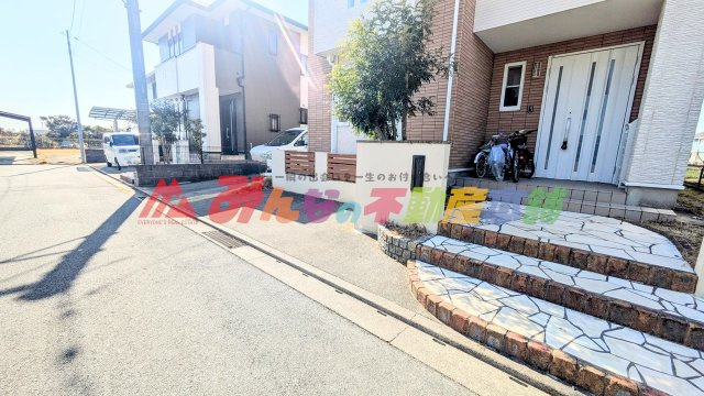 久留米市三潴町玉満の中古一戸建の駐車場