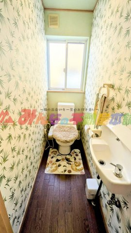 久留米市三潴町玉満の中古一戸建のトイレ