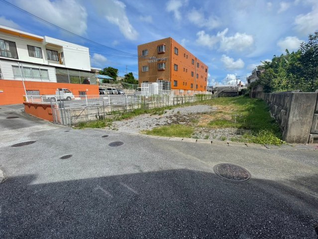 【売地】沖縄市久保田－限定１区画の前面道路含む現地写真|前面道路含む現地写真です