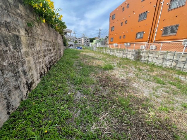 【売地】沖縄市久保田－限定１区画の前面道路含む現地写真|前面道路含む現地写真です