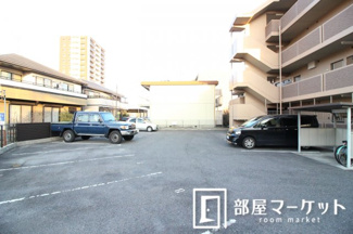 【駐車場】