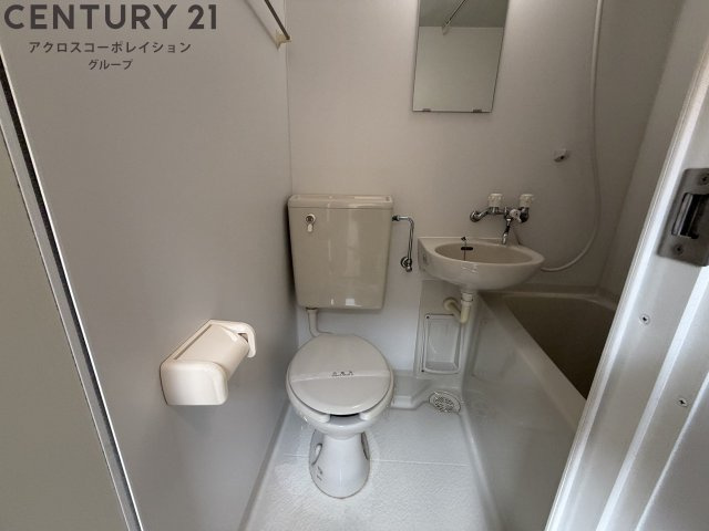 浴室内にトイレがあります♪