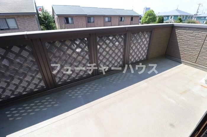 ＲＯＹＡＬ　ＧＡＲＤＥＮ　ＣＡＳＡＨＡＲＡ　Ｏのバルコニー