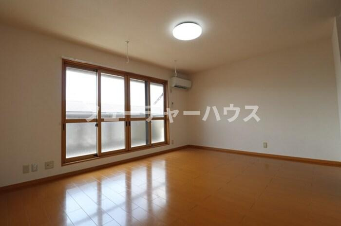 ＲＯＹＡＬ　ＧＡＲＤＥＮ　ＣＡＳＡＨＡＲＡ　Ｏの居間・リビング