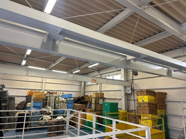 新田町村合　貸倉庫の内装