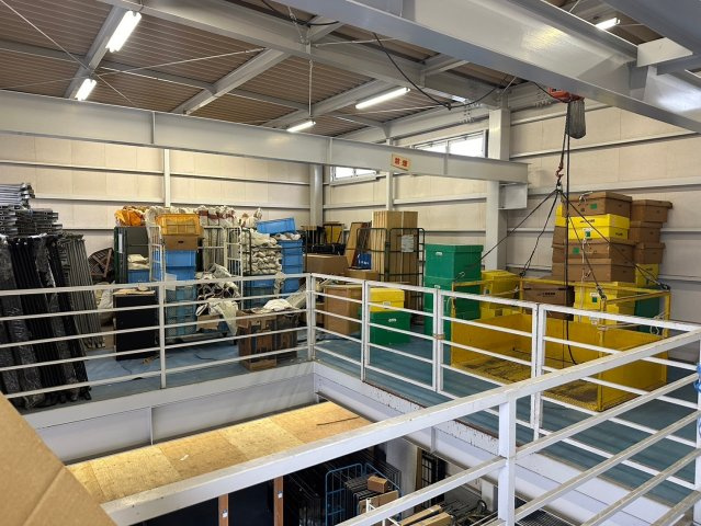 新田町村合　貸倉庫の内装